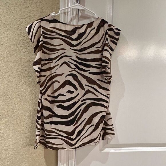 Cabi XS zebra ivory brown print v-neck ruffle sleeve top - Picture 2 of 6